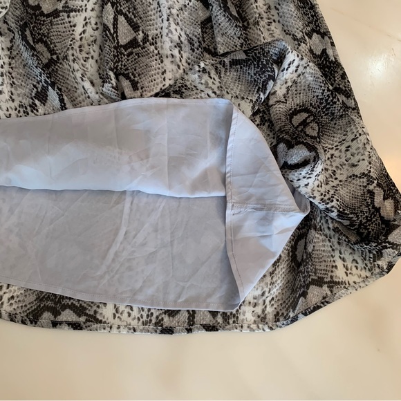 NWOT Women’s White House Black Market Black & White Snakeskin Print Mini Skirt - Picture 5 of 7